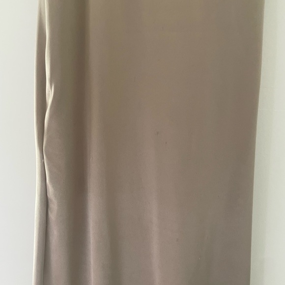 Halston Satin and Crepe beige gown - Picture 7 of 9